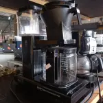 LOTE 448 - 02 CAFETEIRAS E 01 CHALEIRA ELÉTRICA MARCAS E MODELOS DIVERSOS. (NO ESTADO) ATENÇÃO! FAZER A VISITAÇÃO ANTES DE ARREMATAR, NÃO SABEMOS SE FUNCIONA. LEILÃO NÃO TEM GARANTIA E NEM DEVOLUÇÃO, SUJEITO A POSSÍVEIS AVARIAS VISÍVEIS/OCULTAS E/OU AUSÊNCIA DE COMPONENTES.
