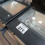 LOTE 271 - 02 LUMINÁRIAS DE PÁTIO. (NO ESTADO) ATENÇÃO! FAZER A VISITAÇÃO ANTES DE ARREMATAR, NÃO SABEMOS SE FUNCIONA. LEILÃO NÃO TEM GARANTIA E NEM DEVOLUÇÃO, SUJEITO A POSSÍVEIS AVARIAS VISÍVEIS/OCULTAS E/OU AUSÊNCIA DE COMPONENTES.