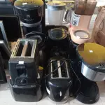 LOTE 503 - 05 CAFETEIRAS, 03 TORRADEIRAS, 01 COMEDOURO PARA PETS E 03 LIQUIDIFICADORES MARCAS E MODELOS DIVERSOS. (NO ESTADO) ATENÇÃO! FAZER A VISITAÇÃO ANTES DE ARREMATAR, NÃO SABEMOS SE FUNCIONA. LEILÃO NÃO TEM GARANTIA E NEM DEVOLUÇÃO, SUJEITO A POSSÍVEIS AVARIAS VISÍVEIS/OCULTAS E/OU AUSÊNCIA DE COMPONENTES.
