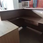 LOTE 524 - 01 BALCÃO DE ATENDIMENTO EM MADEIRA. (NO ESTADO) ATENÇÃO! FAZER A VISITAÇÃO ANTES DE ARREMATAR, NÃO SABEMOS SE FUNCIONA. LEILÃO NÃO TEM GARANTIA E NEM DEVOLUÇÃO, SUJEITO A POSSÍVEIS AVARIAS VISÍVEIS/OCULTAS E/OU AUSÊNCIA DE COMPONENTES.