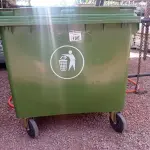 LOTE 196 - 01 CONTAINER HDPE EN840 660LITROS. (NO ESTADO) ATENÇÃO! FAZER A VISITAÇÃO ANTES DE ARREMATAR, NÃO SABEMOS SE FUNCIONA. LEILÃO NÃO TEM GARANTIA E NEM DEVOLUÇÃO, SUJEITO A POSSÍVEIS AVARIAS VISÍVEIS/OCULTAS E/OU AUSÊNCIA DE COMPONENTES.