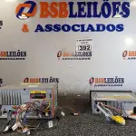 LOTE 392 - 01 CENTRAL MULTIMÍDIA E 01 APARELHO DE SOM AUTOMOTIVO. (NO ESTADO) ATENÇÃO! FAZER A VISITAÇÃO ANTES DE ARREMATAR, NÃO SABEMOS SE FUNCIONA. LEILÃO NÃO TEM GARANTIA E NEM DEVOLUÇÃO, SUJEITO A POSSÍVEIS AVARIAS VISÍVEIS/OCULTAS E/OU AUSÊNCIA DE COMPONENTES.