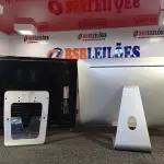 LOTE 339 - 02 COMPUTADORES ALL IN ONE MARCAS E MODELOS DIVERSOS COM AVARIAS. (NO ESTADO) ATENÇÃO! FAZER A VISITAÇÃO ANTES DE ARREMATAR, NÃO SABEMOS SE FUNCIONA. LEILÃO NÃO TEM GARANTIA E NEM DEVOLUÇÃO, SUJEITO A POSSÍVEIS AVARIAS VISÍVEIS/OCULTAS E/OU AUSÊNCIA DE COMPONENTES.