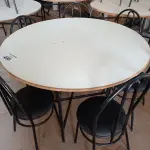 LOTE 235 - 01 MESA DE FERRO COM BASE DOBRÁVEL, TAMPO EM MADEIRA E 06 CADEIRAS DE FERRO COM ASSENTO ALMOFADADO. (NO ESTADO) ATENÇÃO! FAZER A VISITAÇÃO ANTES DE ARREMATAR, NÃO SABEMOS SE FUNCIONA. LEILÃO NÃO TEM GARANTIA E NEM DEVOLUÇÃO, SUJEITO A POSSÍVEIS AVARIAS VISÍVEIS/OCULTAS E/OU AUSÊNCIA DE COMPONENTES.