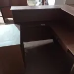 LOTE 524 - 01 BALCÃO DE ATENDIMENTO EM MADEIRA. (NO ESTADO) ATENÇÃO! FAZER A VISITAÇÃO ANTES DE ARREMATAR, NÃO SABEMOS SE FUNCIONA. LEILÃO NÃO TEM GARANTIA E NEM DEVOLUÇÃO, SUJEITO A POSSÍVEIS AVARIAS VISÍVEIS/OCULTAS E/OU AUSÊNCIA DE COMPONENTES.