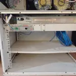 LOTE 288 - 01 RACK PARA TELECOMUNICAÇÕES E VÁRIAS CÂMERAS DE SEGURANÇA MARCAS E MODELOS DIVERSOS. (NO ESTADO) ATENÇÃO! FAZER A VISITAÇÃO ANTES DE ARREMATAR, NÃO SABEMOS SE FUNCIONA. LEILÃO NÃO TEM GARANTIA E NEM DEVOLUÇÃO, SUJEITO A POSSÍVEIS AVARIAS VISÍVEIS/OCULTAS E/OU AUSÊNCIA DE COMPONENTES.