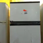 LOTE 302 - 01 GELADEIRA MARCA CÔNSUL 220V. (NO ESTADO) ATENÇÃO! FAZER A VISITAÇÃO ANTES DE ARREMATAR, NÃO SABEMOS SE FUNCIONA. LEILÃO NÃO TEM GARANTIA E NEM DEVOLUÇÃO, SUJEITO A POSSÍVEIS AVARIAS VISÍVEIS/OCULTAS E/OU AUSÊNCIA DE COMPONENTES.