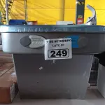 LOTE 249 - 01 PURIFICADO DE ÁGUA REFRIGERADO EM AÇO INOX 127V. (NO ESTADO) ATENÇÃO! FAZER A VISITAÇÃO ANTES DE ARREMATAR, NÃO SABEMOS SE FUNCIONA. LEILÃO NÃO TEM GARANTIA E NEM DEVOLUÇÃO, SUJEITO A POSSÍVEIS AVARIAS VISÍVEIS/OCULTAS E/OU AUSÊNCIA DE COMPONENTES.