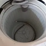 LOTE 330 - 01 MÁQUINA DE LAVAR ROUPAS MARCA ELECTROLUX CAPACIDADE 6KG 220V. (NO ESTADO) ATENÇÃO! FAZER A VISITAÇÃO ANTES DE ARREMATAR, NÃO SABEMOS SE FUNCIONA. LEILÃO NÃO TEM GARANTIA E NEM DEVOLUÇÃO, SUJEITO A POSSÍVEIS AVARIAS VISÍVEIS/OCULTAS E/OU AUSÊNCIA DE COMPONENTES.