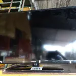 LOTE 451 - 01 TV SAMSUNG 40” POL PARA RETIRADA DE PEÇAS. (NO ESTADO) ATENÇÃO! FAZER A VISITAÇÃO ANTES DE ARREMATAR, NÃO SABEMOS SE FUNCIONA. LEILÃO NÃO TEM GARANTIA E NEM DEVOLUÇÃO, SUJEITO A POSSÍVEIS AVARIAS VISÍVEIS/OCULTAS E/OU AUSÊNCIA DE COMPONENTES.