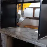 LOTE 361 - 01 BALCÃO BAIXO COM GAVETAS E 02 MESAS SENDO 01 EM MÁRMORE BRANCO ITALIANO. (NO ESTADO) ATENÇÃO! FAZER A VISITAÇÃO ANTES DE ARREMATAR, NÃO SABEMOS SE FUNCIONA. LEILÃO NÃO TEM GARANTIA E NEM DEVOLUÇÃO, SUJEITO A POSSÍVEIS AVARIAS VISÍVEIS/OCULTAS E/OU AUSÊNCIA DE COMPONENTES.