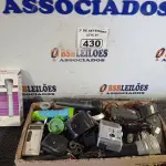 LOTE 430 - 01 LOTE COM VÁRIAS LANTERNAS E PERIFÉRICOS DIVERSOS. (NO ESTADO) ATENÇÃO! FAZER A VISITAÇÃO ANTES DE ARREMATAR, NÃO SABEMOS SE FUNCIONA. LEILÃO NÃO TEM GARANTIA E NEM DEVOLUÇÃO, SUJEITO A POSSÍVEIS AVARIAS VISÍVEIS/OCULTAS E/OU AUSÊNCIA DE COMPONENTES.