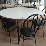 LOTE 235 - 01 MESA DE FERRO COM BASE DOBRÁVEL, TAMPO EM MADEIRA E 06 CADEIRAS DE FERRO COM ASSENTO ALMOFADADO. (NO ESTADO) ATENÇÃO! FAZER A VISITAÇÃO ANTES DE ARREMATAR, NÃO SABEMOS SE FUNCIONA. LEILÃO NÃO TEM GARANTIA E NEM DEVOLUÇÃO, SUJEITO A POSSÍVEIS AVARIAS VISÍVEIS/OCULTAS E/OU AUSÊNCIA DE COMPONENTES.