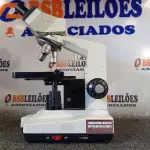 LOTE 365 - 01 MICROSCÓPIO. (NO ESTADO) ATENÇÃO! FAZER A VISITAÇÃO ANTES DE ARREMATAR, NÃO SABEMOS SE FUNCIONA. LEILÃO NÃO TEM GARANTIA E NEM DEVOLUÇÃO, SUJEITO A POSSÍVEIS AVARIAS VISÍVEIS/OCULTAS E/OU AUSÊNCIA DE COMPONENTES.