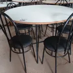 LOTE 275 - 01 MESA DE FERRO COM BASE DOBRÁVEL, TAMPO EM MADEIRA E 06 CADEIRAS DE FERRO COM ASSENTO ALMOFADADO. (NO ESTADO) ATENÇÃO! FAZER A VISITAÇÃO ANTES DE ARREMATAR, NÃO SABEMOS SE FUNCIONA. LEILÃO NÃO TEM GARANTIA E NEM DEVOLUÇÃO, SUJEITO A POSSÍVEIS AVARIAS VISÍVEIS/OCULTAS E/OU AUSÊNCIA DE COMPONENTES.