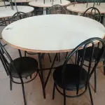 LOTE 215 - 01 MESA DE FERRO COM BASE DOBRÁVEL, TAMPO EM MADEIRA E 06 CADEIRAS DE FERRO COM ASSENTO ALMOFADADO. (NO ESTADO) ATENÇÃO! FAZER A VISITAÇÃO ANTES DE ARREMATAR, NÃO SABEMOS SE FUNCIONA. LEILÃO NÃO TEM GARANTIA E NEM DEVOLUÇÃO, SUJEITO A POSSÍVEIS AVARIAS VISÍVEIS/OCULTAS E/OU AUSÊNCIA DE COMPONENTES.