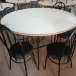 LOTE 205 - 01 MESA DE FERRO COM BASE DOBRÁVEL, TAMPO EM MADEIRA E 06 CADEIRAS DE FERRO COM ASSENTO ALMOFADADO. (NO ESTADO) ATENÇÃO! FAZER A VISITAÇÃO ANTES DE ARREMATAR, NÃO SABEMOS SE FUNCIONA. LEILÃO NÃO TEM GARANTIA E NEM DEVOLUÇÃO, SUJEITO A POSSÍVEIS AVARIAS VISÍVEIS/OCULTAS E/OU AUSÊNCIA DE COMPONENTES.