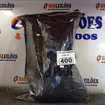 LOTE 400 - 01 JAQUETA TAMANHO “G”. (NO ESTADO) ATENÇÃO! FAZER A VISITAÇÃO ANTES DE ARREMATAR, NÃO SABEMOS SE FUNCIONA. LEILÃO NÃO TEM GARANTIA E NEM DEVOLUÇÃO, SUJEITO A POSSÍVEIS AVARIAS VISÍVEIS/OCULTAS E/OU AUSÊNCIA DE COMPONENTES.