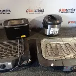LOTE 391 - 02 CHURRASQUEIRAS ELÉTRICAS, 01 TORRADEIRA E 01 PANELA ELÉTRICA MARCAS E MODELOS DIVERSOS. (NO ESTADO) ATENÇÃO! FAZER A VISITAÇÃO ANTES DE ARREMATAR, NÃO SABEMOS SE FUNCIONA. LEILÃO NÃO TEM GARANTIA E NEM DEVOLUÇÃO, SUJEITO A POSSÍVEIS AVARIAS VISÍVEIS/OCULTAS E/OU AUSÊNCIA DE COMPONENTES.