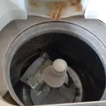 LOTE 328 - 01 MÁQUINA DE LAVAR ROUPAS MARCA BRASTEMP 220V. (NO ESTADO) ATENÇÃO! FAZER A VISITAÇÃO ANTES DE ARREMATAR, NÃO SABEMOS SE FUNCIONA. LEILÃO NÃO TEM GARANTIA E NEM DEVOLUÇÃO, SUJEITO A POSSÍVEIS AVARIAS VISÍVEIS/OCULTAS E/OU AUSÊNCIA DE COMPONENTES.