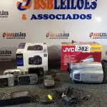 LOTE 382 - 03 CÂMERAS FOTOGRÁFICAS, 02 GPS E 01 FILMADORA MARCAS E MODELOS DIVERSOS. (NO ESTADO) ATENÇÃO! FAZER A VISITAÇÃO ANTES DE ARREMATAR, NÃO SABEMOS SE FUNCIONA. LEILÃO NÃO TEM GARANTIA E NEM DEVOLUÇÃO, SUJEITO A POSSÍVEIS AVARIAS VISÍVEIS/OCULTAS E/OU AUSÊNCIA DE COMPONENTES.