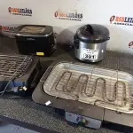 LOTE 391 - 02 CHURRASQUEIRAS ELÉTRICAS, 01 TORRADEIRA E 01 PANELA ELÉTRICA MARCAS E MODELOS DIVERSOS. (NO ESTADO) ATENÇÃO! FAZER A VISITAÇÃO ANTES DE ARREMATAR, NÃO SABEMOS SE FUNCIONA. LEILÃO NÃO TEM GARANTIA E NEM DEVOLUÇÃO, SUJEITO A POSSÍVEIS AVARIAS VISÍVEIS/OCULTAS E/OU AUSÊNCIA DE COMPONENTES.