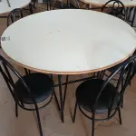 LOTE 255 - 01 MESA DE FERRO COM BASE DOBRÁVEL, TAMPO EM MADEIRA E 06 CADEIRAS DE FERRO COM ASSENTO ALMOFADADO. (NO ESTADO) ATENÇÃO! FAZER A VISITAÇÃO ANTES DE ARREMATAR, NÃO SABEMOS SE FUNCIONA. LEILÃO NÃO TEM GARANTIA E NEM DEVOLUÇÃO, SUJEITO A POSSÍVEIS AVARIAS VISÍVEIS/OCULTAS E/OU AUSÊNCIA DE COMPONENTES.