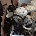 LOTE 515 - 01 LOTE COM VÁRIAS SUCATAS DE LUMINÁRIAS. (NO ESTADO) ATENÇÃO! FAZER A VISITAÇÃO ANTES DE ARREMATAR, NÃO SABEMOS SE FUNCIONA. LEILÃO NÃO TEM GARANTIA E NEM DEVOLUÇÃO, SUJEITO A POSSÍVEIS AVARIAS VISÍVEIS/OCULTAS E/OU AUSÊNCIA DE COMPONENTES.