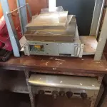 LOTE 472 - 01 SUCATA DE SHAR BROILER, 01 BANCADA BAIXA DE FERRO, 01 NOBREAK PARA RACK E 01 FOGÃO INDUSTRIAL 02 BOCAS. (NO ESTADO) ATENÇÃO! FAZER A VISITAÇÃO ANTES DE ARREMATAR, NÃO SABEMOS SE FUNCIONA. LEILÃO NÃO TEM GARANTIA E NEM DEVOLUÇÃO, SUJEITO A POSSÍVEIS AVARIAS VISÍVEIS/OCULTAS E/OU AUSÊNCIA DE COMPONENTES.