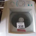 LOTE 332 - 01 MÁQUINA DE LAVAR ROUPAS MARCA ELECTROLUX CAPACIDADE 9KG 220V. (NO ESTADO) ATENÇÃO! FAZER A VISITAÇÃO ANTES DE ARREMATAR, NÃO SABEMOS SE FUNCIONA. LEILÃO NÃO TEM GARANTIA E NEM DEVOLUÇÃO, SUJEITO A POSSÍVEIS AVARIAS VISÍVEIS/OCULTAS E/OU AUSÊNCIA DE COMPONENTES.