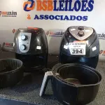 LOTE 394 - 02 FRITADEIRAS AIR FRY MARCAS E MODELOS DIVERSOS 220V. (NO ESTADO) ATENÇÃO! FAZER A VISITAÇÃO ANTES DE ARREMATAR, NÃO SABEMOS SE FUNCIONA. LEILÃO NÃO TEM GARANTIA E NEM DEVOLUÇÃO, SUJEITO A POSSÍVEIS AVARIAS VISÍVEIS/OCULTAS E/OU AUSÊNCIA DE COMPONENTES.