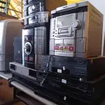 LOTE 491 - 01 CD PLAYER, 04 VIDEOCASSETES E 03 APARELHOS DE SOM MARCAS E MODELOS DIVERSOS. (NO ESTADO) ATENÇÃO! FAZER A VISITAÇÃO ANTES DE ARREMATAR, NÃO SABEMOS SE FUNCIONA. LEILÃO NÃO TEM GARANTIA E NEM DEVOLUÇÃO, SUJEITO A POSSÍVEIS AVARIAS VISÍVEIS/OCULTAS E/OU AUSÊNCIA DE COMPONENTES.