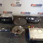 LOTE 377 - 02 CENTRAIS MULTIMÍDIA, 01 APARELHO DE SOM AUTOMOTIVO E 02 ALTO-FALANTES MARCAS E MODELOS DIVERSOS. (NO ESTADO) ATENÇÃO! FAZER A VISITAÇÃO ANTES DE ARREMATAR, NÃO SABEMOS SE FUNCIONA. LEILÃO NÃO TEM GARANTIA E NEM DEVOLUÇÃO, SUJEITO A POSSÍVEIS AVARIAS VISÍVEIS/OCULTAS E/OU AUSÊNCIA DE COMPONENTES.