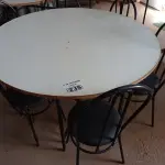 LOTE 235 - 01 MESA DE FERRO COM BASE DOBRÁVEL, TAMPO EM MADEIRA E 06 CADEIRAS DE FERRO COM ASSENTO ALMOFADADO. (NO ESTADO) ATENÇÃO! FAZER A VISITAÇÃO ANTES DE ARREMATAR, NÃO SABEMOS SE FUNCIONA. LEILÃO NÃO TEM GARANTIA E NEM DEVOLUÇÃO, SUJEITO A POSSÍVEIS AVARIAS VISÍVEIS/OCULTAS E/OU AUSÊNCIA DE COMPONENTES.