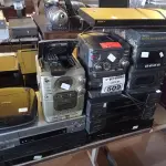 LOTE 509 - 05 VIDEOCASSETES, 03 APARELHOS DE SOM E 02 APARELHOS DE DVD MARCAS E MODELOS DIVERSOS. (NO ESTADO) ATENÇÃO! FAZER A VISITAÇÃO ANTES DE ARREMATAR, NÃO SABEMOS SE FUNCIONA. LEILÃO NÃO TEM GARANTIA E NEM DEVOLUÇÃO, SUJEITO A POSSÍVEIS AVARIAS VISÍVEIS/OCULTAS E/OU AUSÊNCIA DE COMPONENTES.