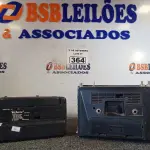 LOTE 364 - 02 RÁDIOS DE ONDAS CURTAS. (NO ESTADO) ATENÇÃO! FAZER A VISITAÇÃO ANTES DE ARREMATAR, NÃO SABEMOS SE FUNCIONA. LEILÃO NÃO TEM GARANTIA E NEM DEVOLUÇÃO, SUJEITO A POSSÍVEIS AVARIAS VISÍVEIS/OCULTAS E/OU AUSÊNCIA DE COMPONENTES.
