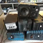 LOTE 267 - 08 CAIXAS DE SOM AMBIENTE. (NO ESTADO) ATENÇÃO! FAZER A VISITAÇÃO ANTES DE ARREMATAR, NÃO SABEMOS SE FUNCIONA. LEILÃO NÃO TEM GARANTIA E NEM DEVOLUÇÃO, SUJEITO A POSSÍVEIS AVARIAS VISÍVEIS/OCULTAS E/OU AUSÊNCIA DE COMPONENTES.