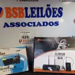 LOTE 429 - 02 MICROFONES MARCAS E MODELOS DIVERSOS. (NO ESTADO) ATENÇÃO! FAZER A VISITAÇÃO ANTES DE ARREMATAR, NÃO SABEMOS SE FUNCIONA. LEILÃO NÃO TEM GARANTIA E NEM DEVOLUÇÃO, SUJEITO A POSSÍVEIS AVARIAS VISÍVEIS/OCULTAS E/OU AUSÊNCIA DE COMPONENTES.