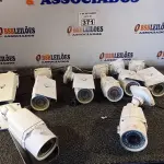 LOTE 371 - 01 LOTE COM VÁRIAS CÂMERAS DE SEGURANÇA MARCAS E MODELOS DIVERSOS. (NO ESTADO) ATENÇÃO! FAZER A VISITAÇÃO ANTES DE ARREMATAR, NÃO SABEMOS SE FUNCIONA. LEILÃO NÃO TEM GARANTIA E NEM DEVOLUÇÃO, SUJEITO A POSSÍVEIS AVARIAS VISÍVEIS/OCULTAS E/OU AUSÊNCIA DE COMPONENTES.