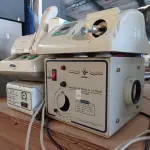 LOTE 283 - 01 GERADOR DE FLUXO, 01 AMALGAMADOR, 01 ULTRALED, 01 VIBRAMAT CAPSULAR, 01 APARELHO PARA PODOLOGIA, 01 TERMÔMETRO DIGITAL E 01 HOT KILN. (NO ESTADO) ATENÇÃO! FAZER A VISITAÇÃO ANTES DE ARREMATAR, NÃO SABEMOS SE FUNCIONA. LEILÃO NÃO TEM GARANTIA E NEM DEVOLUÇÃO, SUJEITO A POSSÍVEIS AVARIAS VISÍVEIS/OCULTAS E/OU AUSÊNCIA DE COMPONENTES.