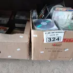 LOTE 324 - 01 LOTE COM VÁRIOS CDS E DVD DE TÍTULOS DIVERSOS. (NO ESTADO) ATENÇÃO! FAZER A VISITAÇÃO ANTES DE ARREMATAR, NÃO SABEMOS SE FUNCIONA. LEILÃO NÃO TEM GARANTIA E NEM DEVOLUÇÃO, SUJEITO A POSSÍVEIS AVARIAS VISÍVEIS/OCULTAS E/OU AUSÊNCIA DE COMPONENTES.