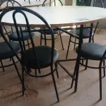 LOTE 215 - 01 MESA DE FERRO COM BASE DOBRÁVEL, TAMPO EM MADEIRA E 06 CADEIRAS DE FERRO COM ASSENTO ALMOFADADO. (NO ESTADO) ATENÇÃO! FAZER A VISITAÇÃO ANTES DE ARREMATAR, NÃO SABEMOS SE FUNCIONA. LEILÃO NÃO TEM GARANTIA E NEM DEVOLUÇÃO, SUJEITO A POSSÍVEIS AVARIAS VISÍVEIS/OCULTAS E/OU AUSÊNCIA DE COMPONENTES.