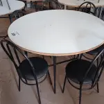LOTE 225 - 01 MESA DE FERRO COM BASE DOBRÁVEL, TAMPO EM MADEIRA E 06 CADEIRAS DE FERRO COM ASSENTO ALMOFADADO. (NO ESTADO) ATENÇÃO! FAZER A VISITAÇÃO ANTES DE ARREMATAR, NÃO SABEMOS SE FUNCIONA. LEILÃO NÃO TEM GARANTIA E NEM DEVOLUÇÃO, SUJEITO A POSSÍVEIS AVARIAS VISÍVEIS/OCULTAS E/OU AUSÊNCIA DE COMPONENTES.