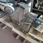 LOTE 247 - 01 APARELHO DE SOM, VÁRIAS CALCULADORAS E RATOEIRAS. (NO ESTADO) ATENÇÃO! FAZER A VISITAÇÃO ANTES DE ARREMATAR, NÃO SABEMOS SE FUNCIONA. LEILÃO NÃO TEM GARANTIA E NEM DEVOLUÇÃO, SUJEITO A POSSÍVEIS AVARIAS VISÍVEIS/OCULTAS E/OU AUSÊNCIA DE COMPONENTES.