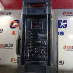 LOTE 396 - 01 CAIXA DE SOM BLUETOOTH. (NO ESTADO) ATENÇÃO! FAZER A VISITAÇÃO ANTES DE ARREMATAR, NÃO SABEMOS SE FUNCIONA. LEILÃO NÃO TEM GARANTIA E NEM DEVOLUÇÃO, SUJEITO A POSSÍVEIS AVARIAS VISÍVEIS/OCULTAS E/OU AUSÊNCIA DE COMPONENTES.