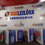 LOTE 276 - 05 LUMINÁRIAS DE EMBUTIR. (NO ESTADO) ATENÇÃO! FAZER A VISITAÇÃO ANTES DE ARREMATAR, NÃO SABEMOS SE FUNCIONA. LEILÃO NÃO TEM GARANTIA E NEM DEVOLUÇÃO, SUJEITO A POSSÍVEIS AVARIAS VISÍVEIS/OCULTAS E/OU AUSÊNCIA DE COMPONENTES.