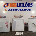 LOTE 165 - 03 LUMINÁRIAS DE SOBREPOR. (NO ESTADO) ATENÇÃO! FAZER A VISITAÇÃO ANTES DE ARREMATAR, NÃO SABEMOS SE FUNCIONA. LEILÃO NÃO TEM GARANTIA E NEM DEVOLUÇÃO, SUJEITO A POSSÍVEIS AVARIAS VISÍVEIS/OCULTAS E/OU AUSÊNCIA DE COMPONENTES.