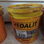 LOTE 239 - 01 BALDE DE VEDALIT, ADITIVO PLASTIFICANTE CONCENTRADO PARA ARGAMASSA DE ASSENTAMENTO E REBOCO CONVENCIONAL 18L. (NO ESTADO) ATENÇÃO! FAZER A VISITAÇÃO ANTES DE ARREMATAR, NÃO SABEMOS SE FUNCIONA. LEILÃO NÃO TEM GARANTIA E NEM DEVOLUÇÃO, SUJEITO A POSSÍVEIS AVARIAS VISÍVEIS/OCULTAS E/OU AUSÊNCIA DE COMPONENTES.