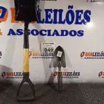 LOTE 049 - 01 ESPÁTULA PARA JARDINAGEM E 01 MINI PÁ PARA ACAMPAMENTO. (NO ESTADO) ATENÇÃO! FAZER A VISITAÇÃO ANTES DE ARREMATAR, NÃO SABEMOS SE FUNCIONA. LEILÃO NÃO TEM GARANTIA E NEM DEVOLUÇÃO, SUJEITO A POSSÍVEIS AVARIAS VISÍVEIS/OCULTAS E/OU AUSÊNCIA DE COMPONENTES.