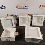 LOTE 233 - 05 LUMINÁRIAS QUADRADAS DE EMBUTIR. (NO ESTADO) ATENÇÃO! FAZER A VISITAÇÃO ANTES DE ARREMATAR, NÃO SABEMOS SE FUNCIONA. LEILÃO NÃO TEM GARANTIA E NEM DEVOLUÇÃO, SUJEITO A POSSÍVEIS AVARIAS VISÍVEIS/OCULTAS E/OU AUSÊNCIA DE COMPONENTES.